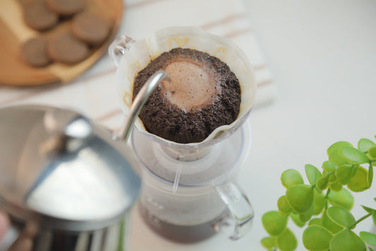 【ハンドドリップで淹れる良さ】とは？CAFECが考える、コーヒーを自分でドリップするメリットと美味しく淹れるコツを徹底解説